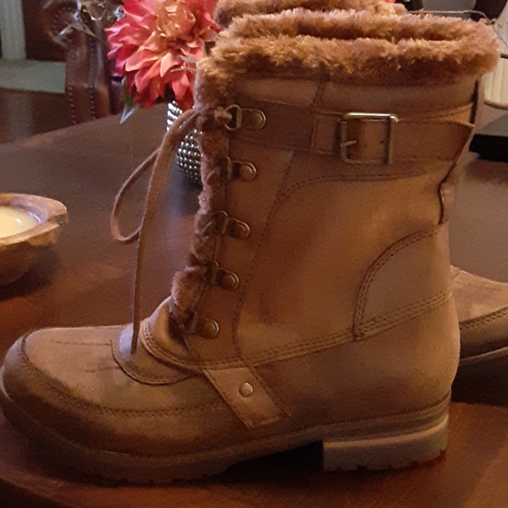 Rock & Candy brown tan short fake fur boot laceup metal loops padded 7.5…NEW